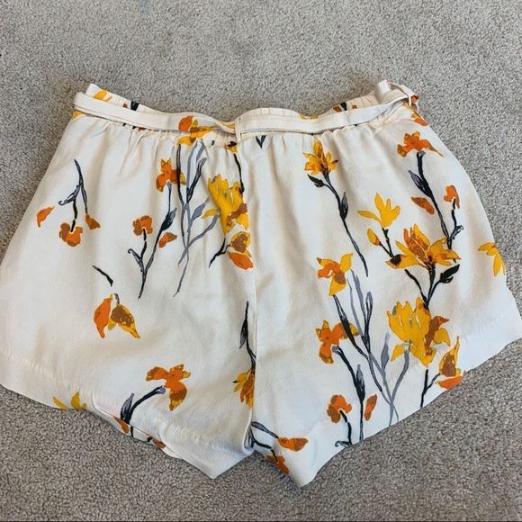 GENTLE Fawn Cream painter floral shorts Sz L NWT - Picture 3 of 9